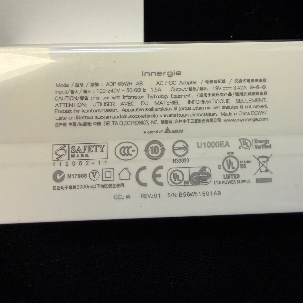 Innergie PowerGear 65 Universal Laptop Adapter 65W White ADP-65WH AB with Tips